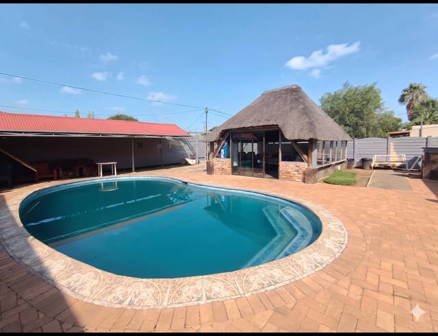 10 BEDROOM HOUSE FOR SALE IN THREE RIVERS